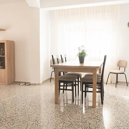 Pet-friendly Apartamento En By Bebalmy